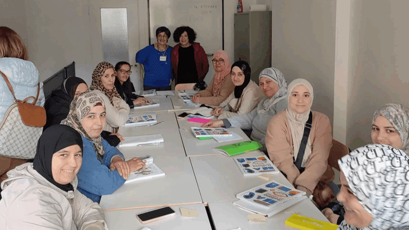 classe scuola donne durante una lezione