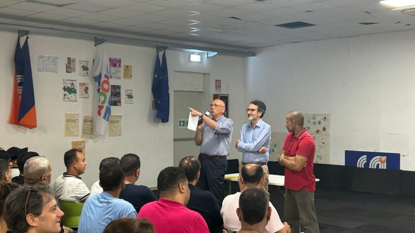 il presidente Carlo Caifa e l'assessore Bertolè fanno un discorso agli studenti